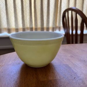 Small Pyrex mixing bowl.